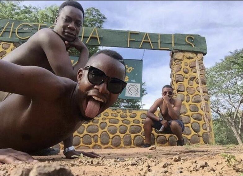 Emmanuelmukamba's tweet photo. @_BabaRobin_ @VicFallCarnival @kuzie3 @trustmutize We want to win 🥇 lol https://t.co/EkVv4ECWpu
