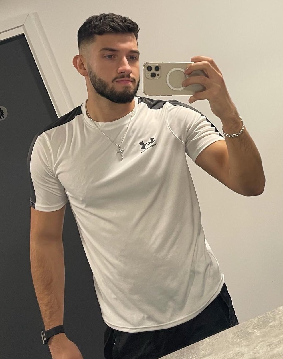 TW Pornstars - Lewissurv (320k). Twitter. Shag. 11:38 AM - 30 Nov 2021