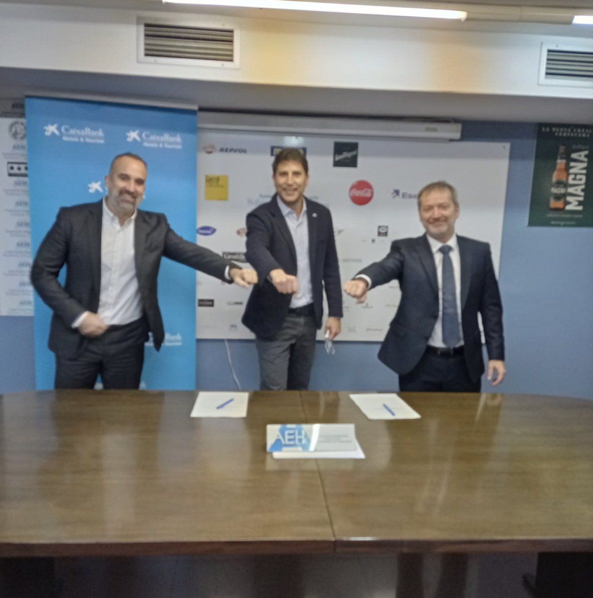 AEHTarragona's tweet photo. Renovem conveni de col·laboració amb @caixabank !
L'hostaleria se'n beneficiarà de diverses maneres:
🔹 Dinamització del sector
🔹 Productes financers exclusius per als socis
🔹 Avantatges en les condicions de finançament
Seguim!
#aeht #hostaleria #conveniaeht https://t.co/Fz5cLOwVeg