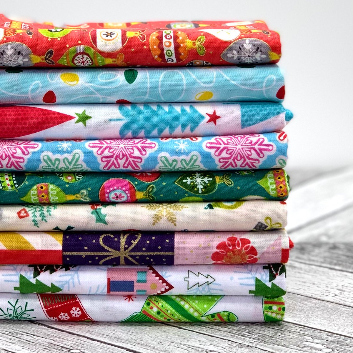 birdyandblue's tweet image. 🎄50% OFF all our Christmas fabrics until midnight tonight on Etsy! Etsy.me/3EbaTH7🎄So if you’ve got any festive projects flying around your brain, today is the day to buy that fabric! 👍🛍 #christmascraft #sewing #quilting