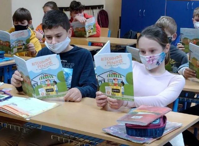 BitcoinArchive's tweet image. Learning about #Bitcoin in class - Slovakia 🇸🇰