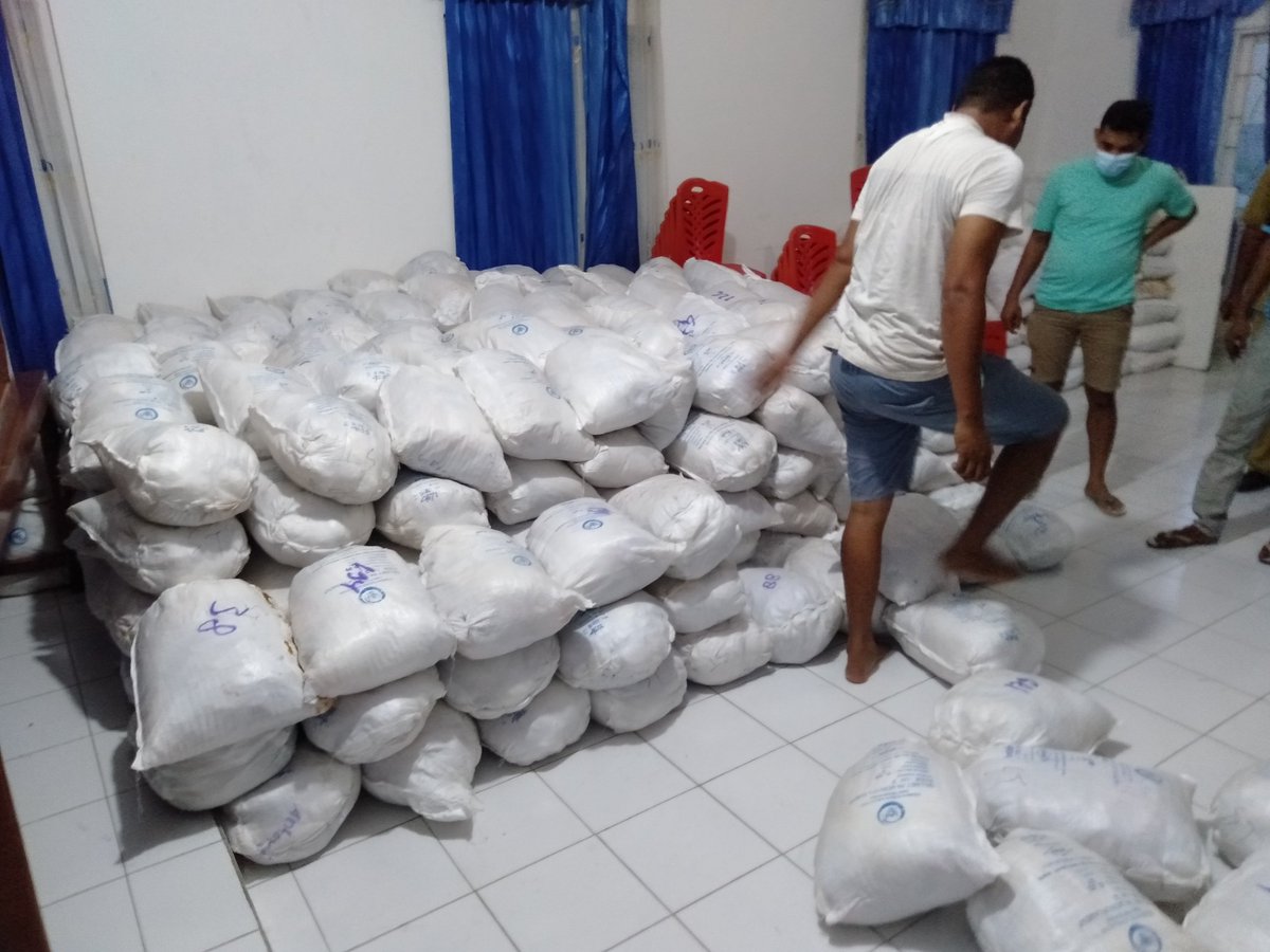 Selasa (30/11),Frits Uki, Luhkan Sumba Timur, Pendampingan Bantuan Pemerintah API Gillnet sebanyak 550 Piece dari DJPT KKP Tahun 2021 untuk di distribusikan ke 8 KUB di wilayah Sumba Timur
#GiatLuhkanSatminkalGondol #SumbaTim
@RISET_GONDOL 
@puslatluhkp 
<a href="/lapregiwati/">Lilly Aprilya</a>