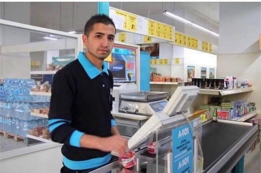 İstanbul'da 1 TL'lik kraker için işten atılan kasiyer, 23 bin 487 lira 10 kuruş tazminat kazandı.