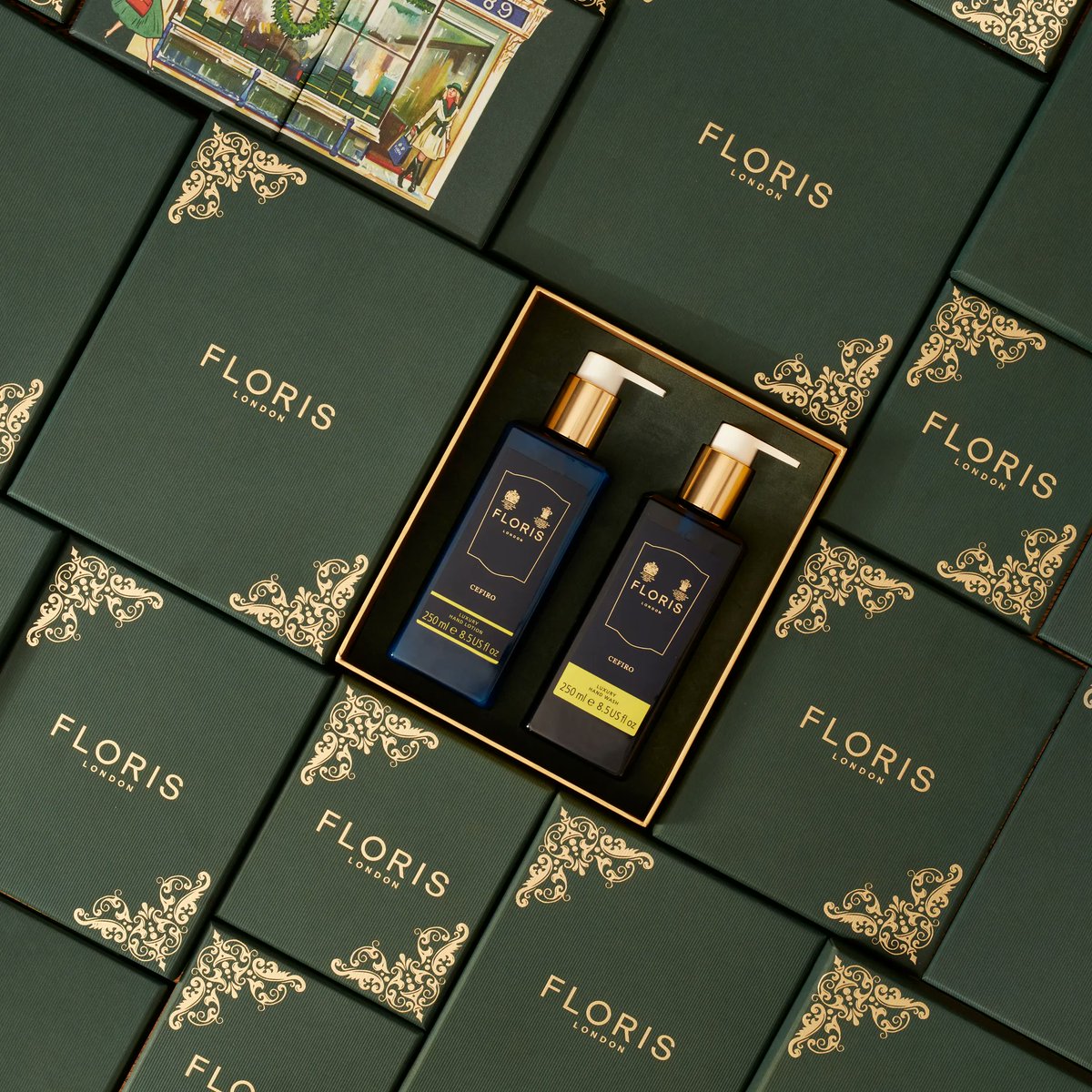 FlorisLondon's tweet photo. Nourish your hands with our Cefiro Hand Care Duo
#FlorisLondon #Fragrance #Gift #BritishPerfumers #British #Perfume #LuxuryGift #89jermynstreet #LuxuryFragrance #Royalwarrant #LuxuryChristmasGifting #LuxuryChristmasGifts #Christmas2021 #FlorisChristmasCollection #LuxuryHandCare https://t.co/yTjtGPJNyz