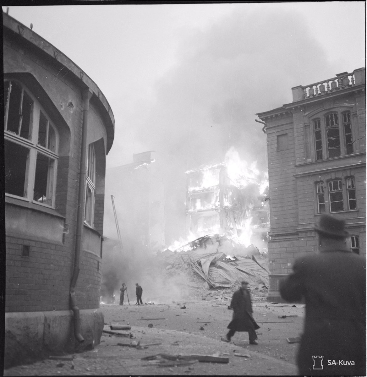 Puolustusvoimat's tweet photo. Idag har det gått 82 år sedan vinterkriget bröt ut. Krigsutbrottet var överraskande, och därför var priset för den första dagen av kriget högt även på hemmafronten: över 100 som dog i bombningarna. #vinterkrig https://t.co/v506yntTBR