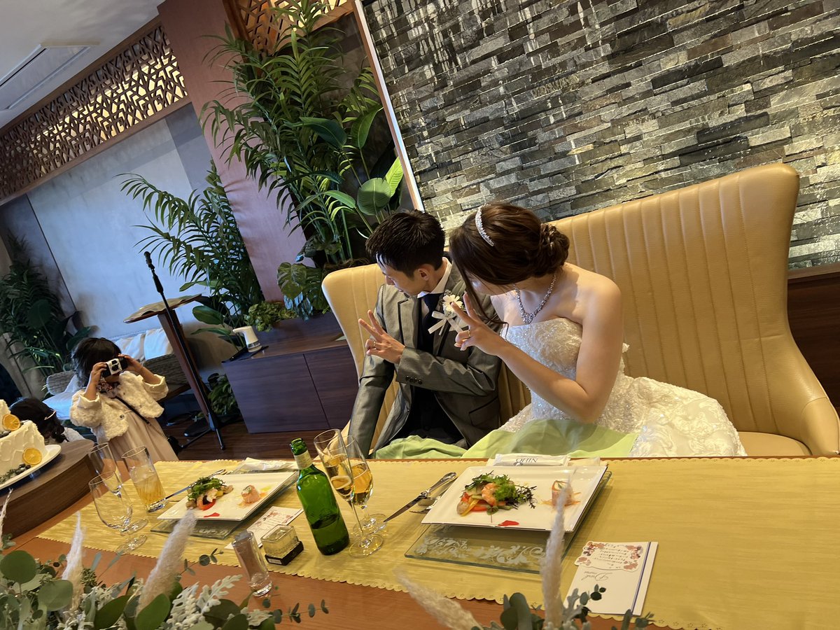 Y18_S26's tweet photo. 今更余韻にひたってる👰🏻‍♀️🤵🏻‍♂️💗
結婚式っていいよなあぁあ😮‍💨🤍 https://t.co/z8g9XUpMFM