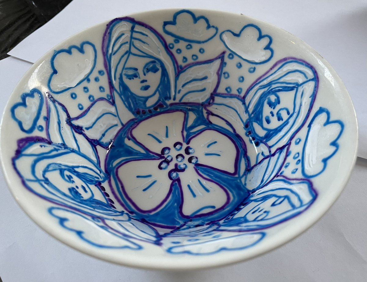 BlythexSmith's tweet photo. Testing/sketching with my ceramic markers on a ceramic bowl. #justforfun #nosketchingneeded #test #ceramicmarkers #dontknowifthisisagoodidea #allkindsofstuff https://t.co/h3NAWctL5i
