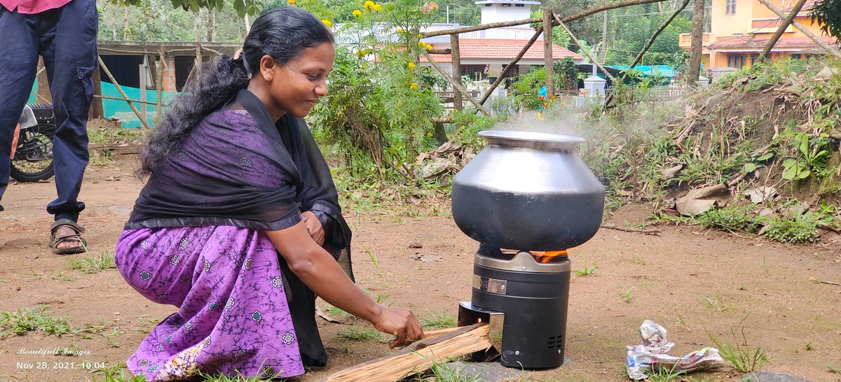 essmart's tweet image. Our Virajpet team organized a #BOSCH Chulha product demo for Forest First Samithi (FFS), a grassroots non-profit that works to engage and empower #rural #communities in the process of sustainable ecological conservation in Wayanad! #lastmiledistribution