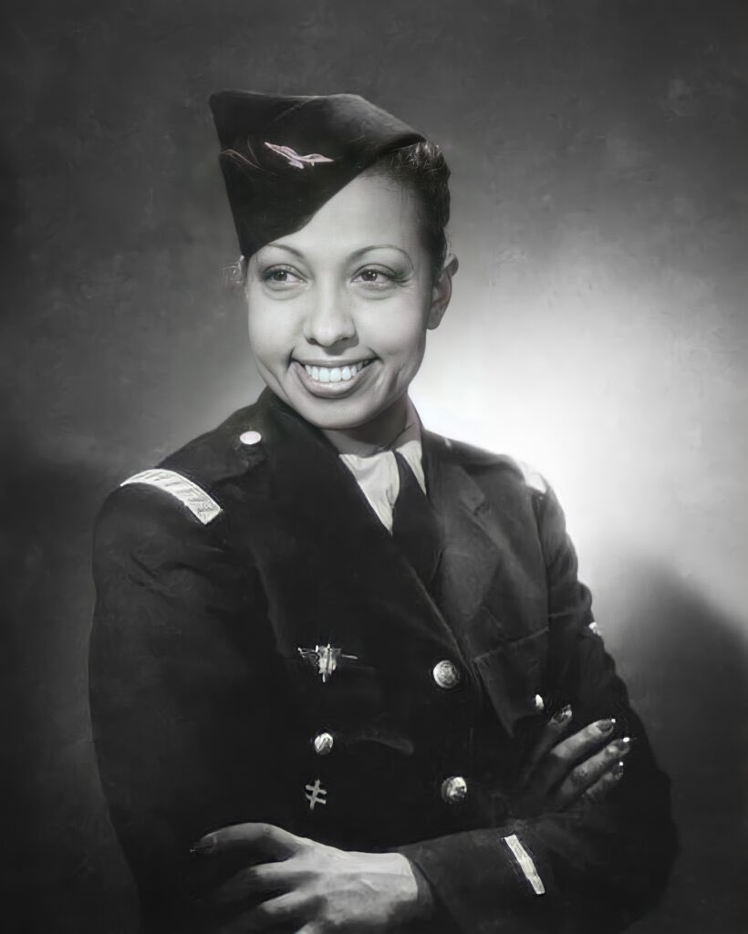 montebourg's tweet photo. Joséphine Baker a choisi de lier son destin à celui de la France. Sublime artiste, féroce résistante lorsque la République fut attaquée.

La France l’a choisie et l’honore en retour par cette entrée au Panthéon. Joséphine, bienvenue parmi les tiens. #JosephineBaker https://t.co/2WJesvS5cn