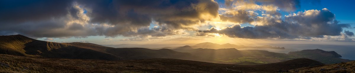edgecases_scape's tweet photo. Sunset over West Kerry from Mount Brandon.

https://t.co/5TNI2YPhRT https://t.co/HlRiDOp71g