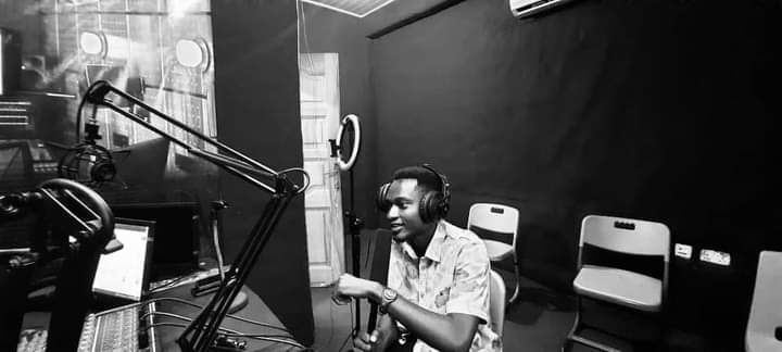 youngchicky_'s tweet photo. Thank you @afronovaradio . Much love ❤️. #VillageToGhettoMixtape #MAAPON 😷 https://t.co/10a0cVeEwW