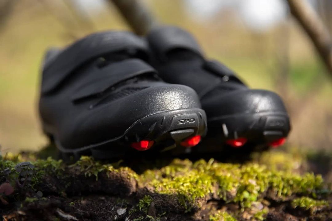 ShimanoBrasil's tweet photo. Criamos o a sapatilha ME1 com solado emborrachado, pois sabemos que aderência é essencial para os ciclistas de MTB.
Ela é compatível com os pedais M530 e M520
#ShimanoBrasil #ShimanoMTB #ME1 #ME100 https://t.co/ERomkDWndk