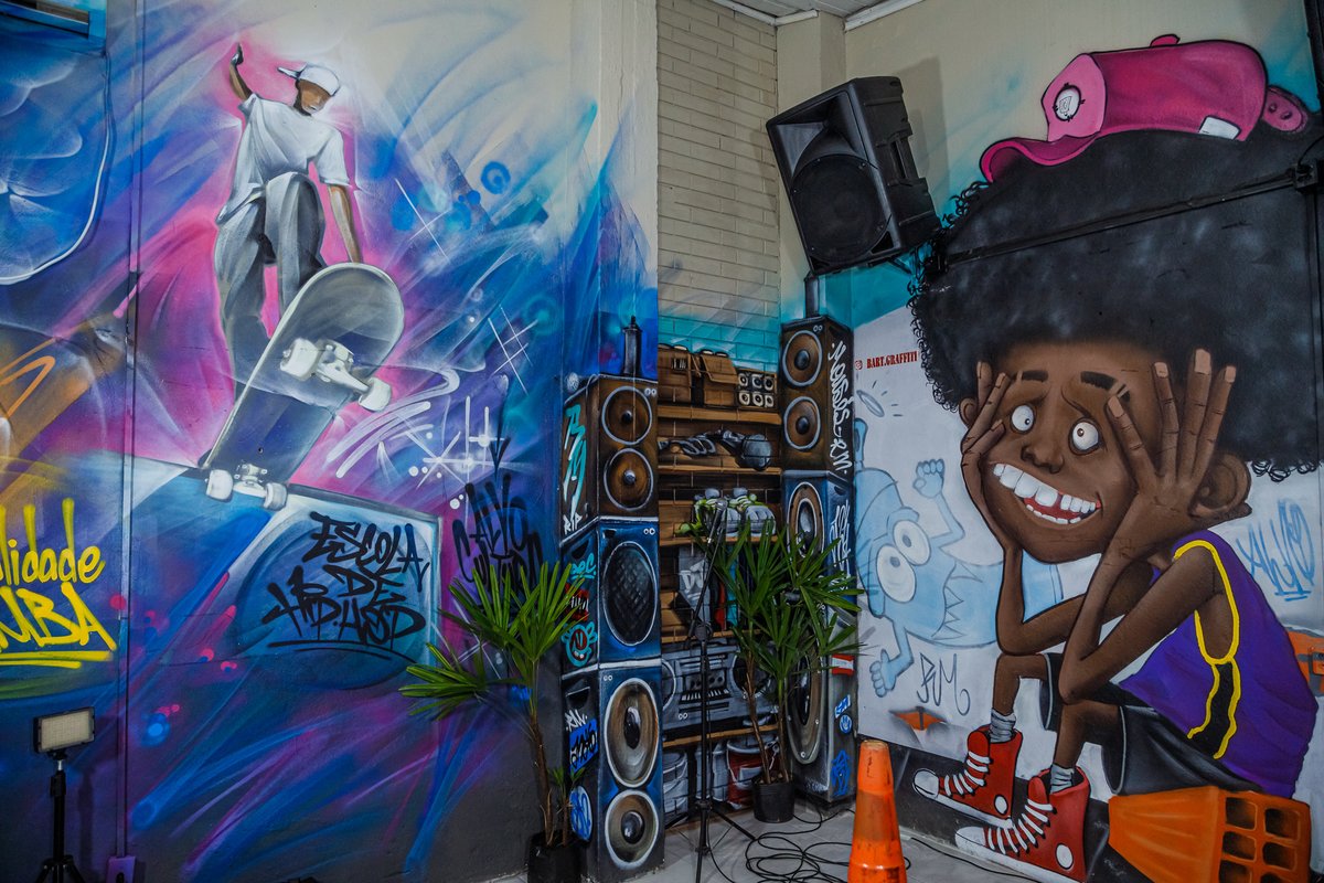 Jean_Alvo's tweet photo. Graffiti no nosso estúdio multiuso onde rolam as lives, shows e a gravação do podcast.

#podcast #lives #hiphop #alvocultural https://t.co/SQFLGytKDF