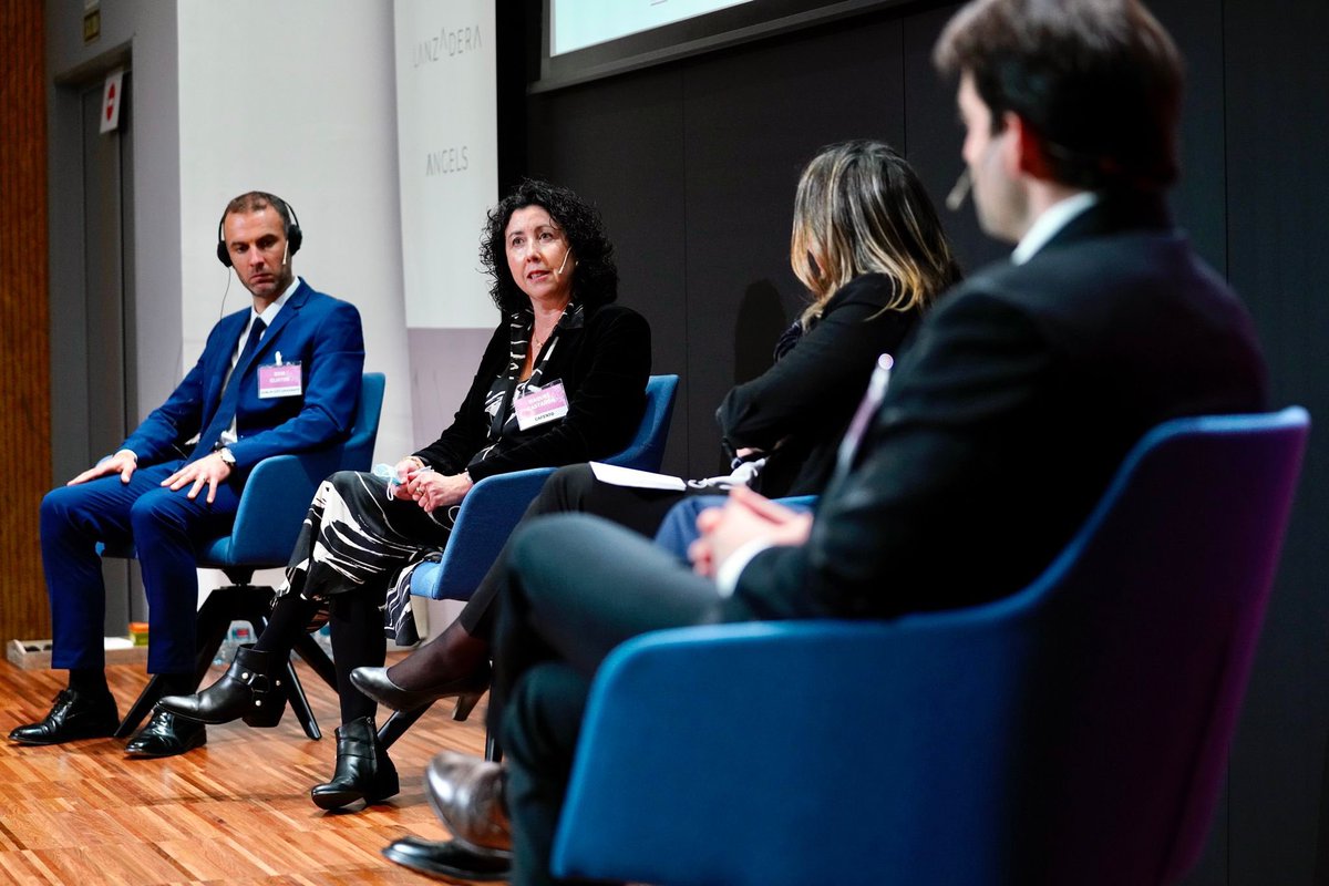 AVEmpresarios's tweet photo. Y así finaliza la mesa debate sobre la #EmpresaFamiliar en Irlanda, moderada por Eva Torán @caixabank.
Muchas gracias por compartir experiencias con nosotros @GRUPO_ASV @Cafento @SaicaGroup_es #EMUCA @DCU
#AVEmpresarios #somosdeacción https://t.co/kRGVxRr9fa