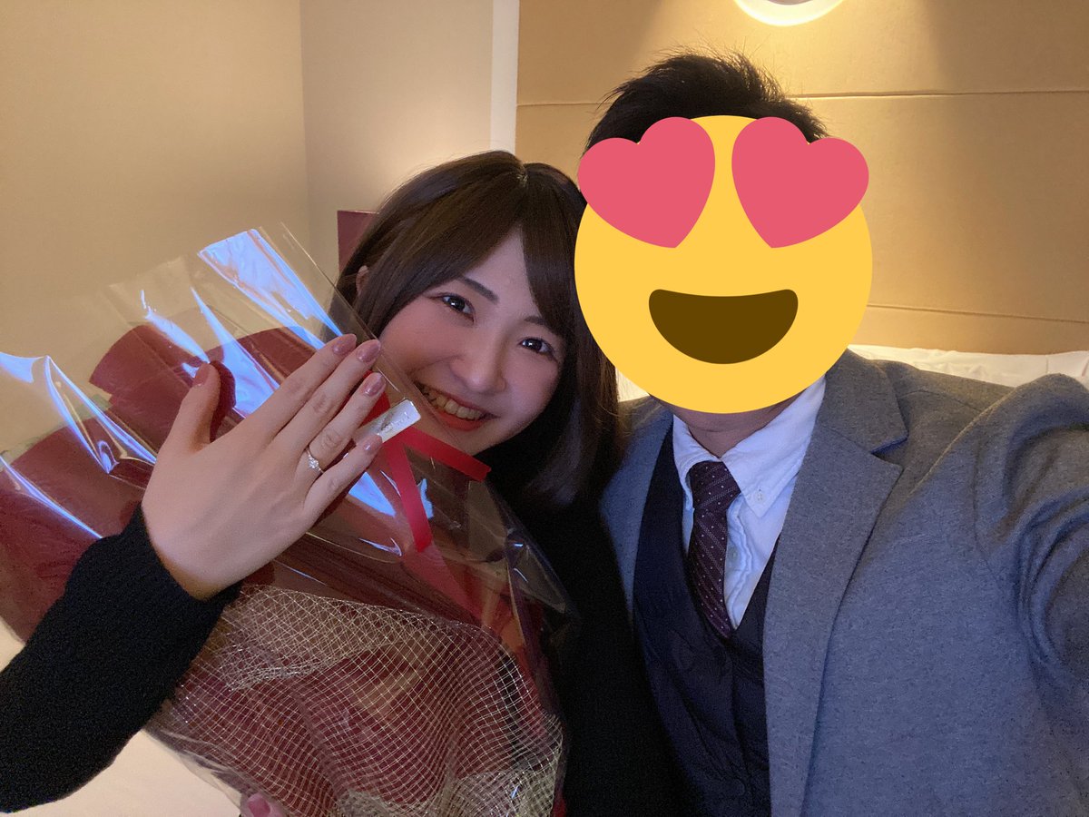 kananan_95's tweet photo. 2年記念でチャペルでプロポーズして頂きました😭♡お互いに泣きすぎたのでスタンプ😂💦思い返せばいろいろあった2年間、半分の1年は悪性リンパ腫の治療に振り回された年でしたが彼の支えもあり…本当に治療頑張ってよかった!ずっとそばにいてくれてありがとう。これからも支え合って2人で生きていく! https://t.co/WNimfmlQJL