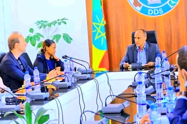 IOMEthiopia's tweet photo. IOM accompanied a delegation of the Swiss Development Cooperation (SDC) to meet President of the #Somali Regional State, Mustafa Omer.

With generous support from Switzerland, IOM is leading the Durable Solutions Initiative in Ethiopia. https://t.co/imYaeo6UNX