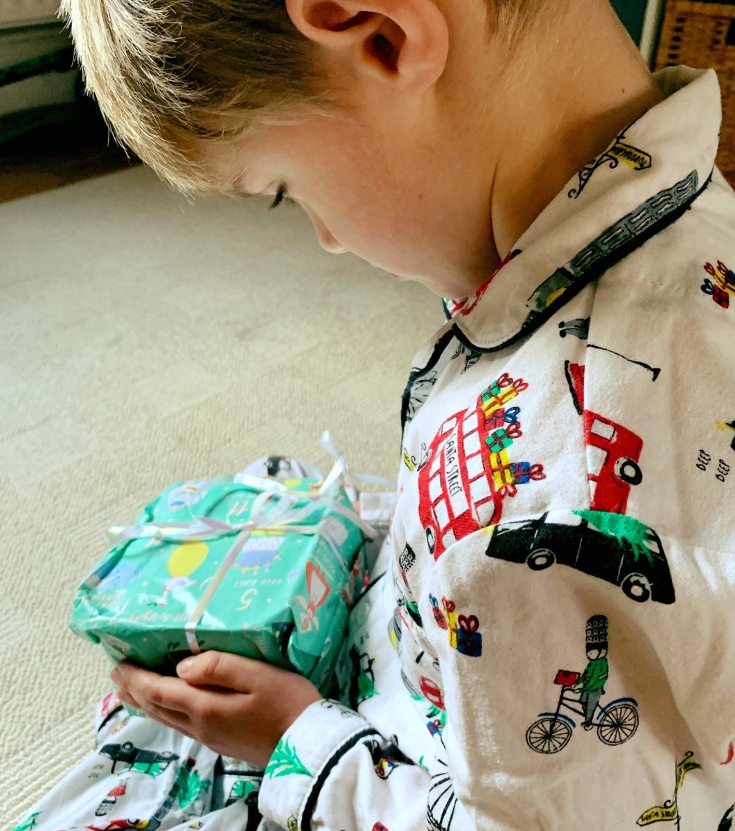 Sadly, thousands of children face a #Christmas without gifts under the tree 🌲 

But you can help change that by donating to our appeal today.

With your help we hope to send gift vouchers to over 5000 of the children we’ve supported this year: donate.thebiggive.org.uk/campaign/a0569…