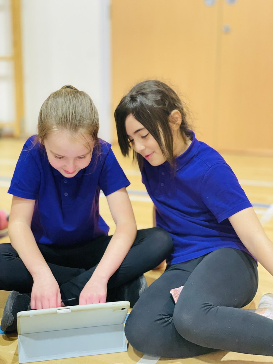 southdaleps's tweet photo. P5 beginning to learn how to play handball in PE ๐คฉ We are using our devices to watch a recording of P7 playing a game and trying to pick out the skills & strategies they are using ๐คพโโ๏ธ #SDPE #SDDigiLearn @wldigilearn https://t.co/0iWHOoNjK9