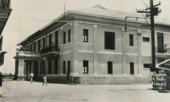 El Club Unión en la década de 1920 cuando quedaba por Casco Antiguo. panamaviejaescuela.com/historia-de-pa… #panama