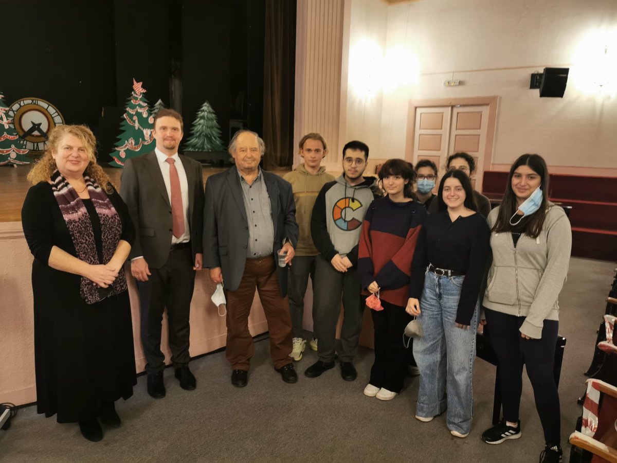 RFEmbassyGr's tweet photo. 🎓 29 ноября с.г. в афинском престижном лицее Арсакио прошла организованная Посольством презентация программы обучения в российских вузах по квотам Правительства России.
#Образование #RussiaStudy https://t.co/dcwLcRB4oi