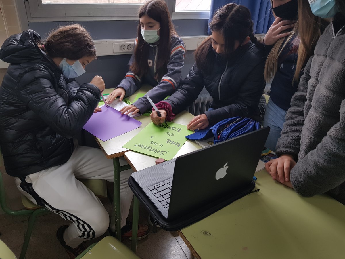 INSDolorsAleu's tweet photo. A l’assignatura optativa de valors seguim avançant en el camí de l’educació emocional i el reconeixement de valor i actituds envers la vida.
#Valors #Mindfulness #Desafiament #Gamificació #femfuster #institut https://t.co/OGzXzjmSYp