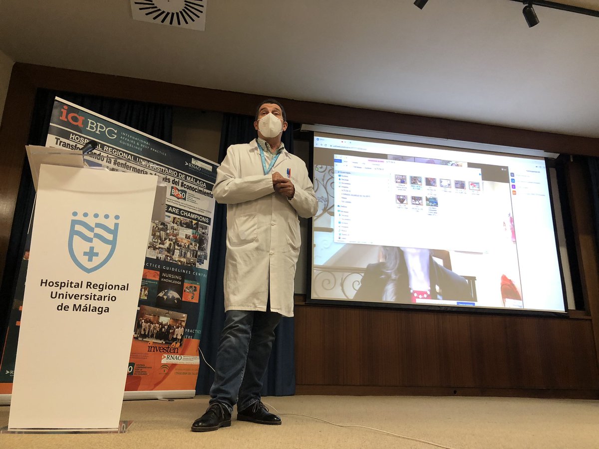 EnfSaludDigital's tweet photo. @jabea3 coordinador de la UGC de Salud Mental de @HRegionalMalaga recoge diploma como líder de la implantación de la guía de #prevenciondelsuicidio dando las gracias a todo el equipo multidisciplinar que han trabajado en ello #BPSOAndalucia #cuidoenregional https://t.co/lMSIaaCKSG