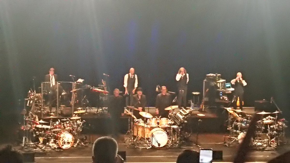AOTKUBOKAWA's tweet photo. The greatest show of King Crimson
Thanks for coming Japan and playing for us. Music is our friend!!

 #KingCrimson  #KC  #DGMlive 
@DGMHQ @KingCrimson_jp @rfripp_official @JakkoJ @tonylevin @patmastelotto @DGMLive https://t.co/4IAAsGJTsI