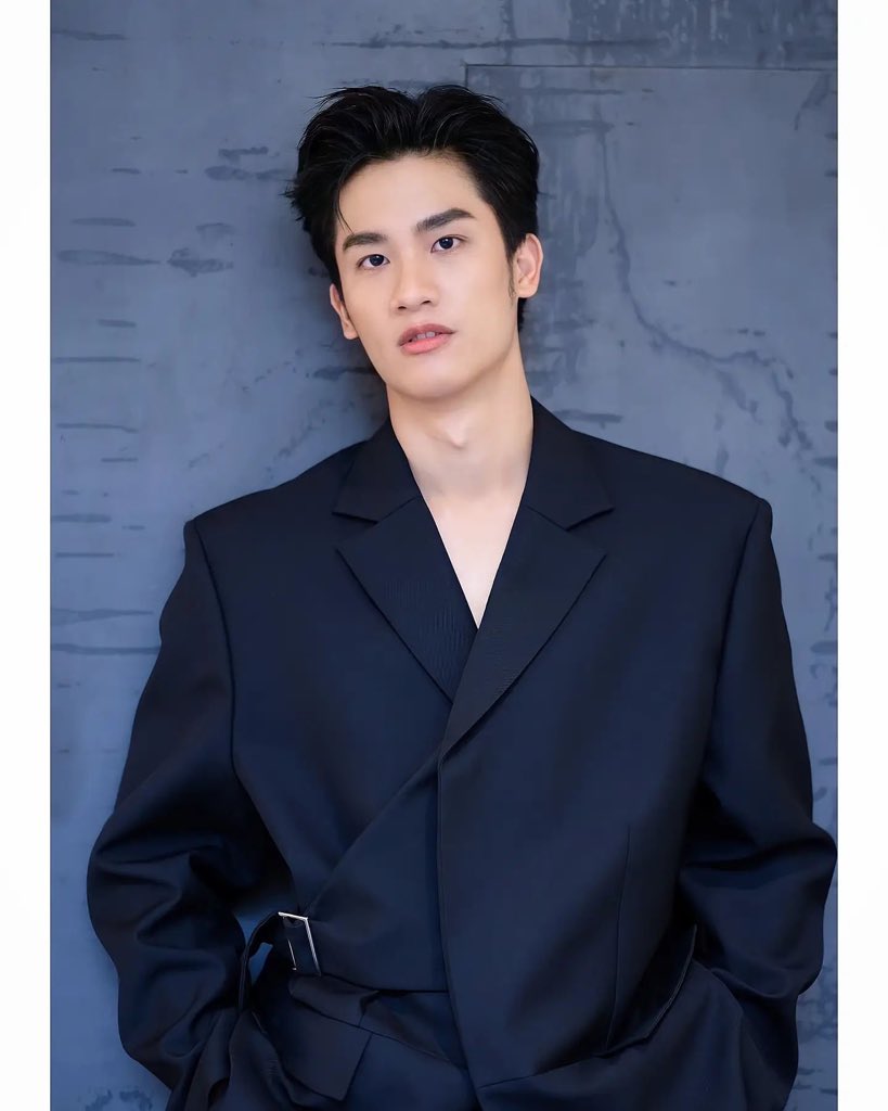 taytawanfc's tweet image. ☀️[Update] #Tawan_V 
➖30.11.2021

เต ตะวัน กับความหล่อเท่ห์ของเค้า
💄 jejee_wiranphat 
🧒 putza_naka 

Cr. IG Jejee_wiranphat