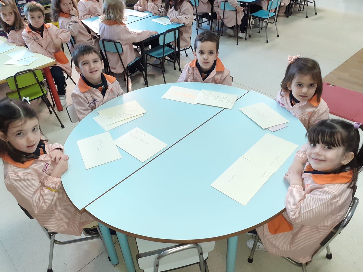 PastorinasLeon's tweet photo. Hoy los alumnos de 2° A de infantil han recibido cartas de los alumnos de  magisterio de la Universidad de León y las alumnas del proyecto Talentia se las han leído. Ha sido una gran experiencia. Muchas gracias
#somospastorinas #juntosporlaPaz #leonesp https://t.co/XmsVQsl7jX