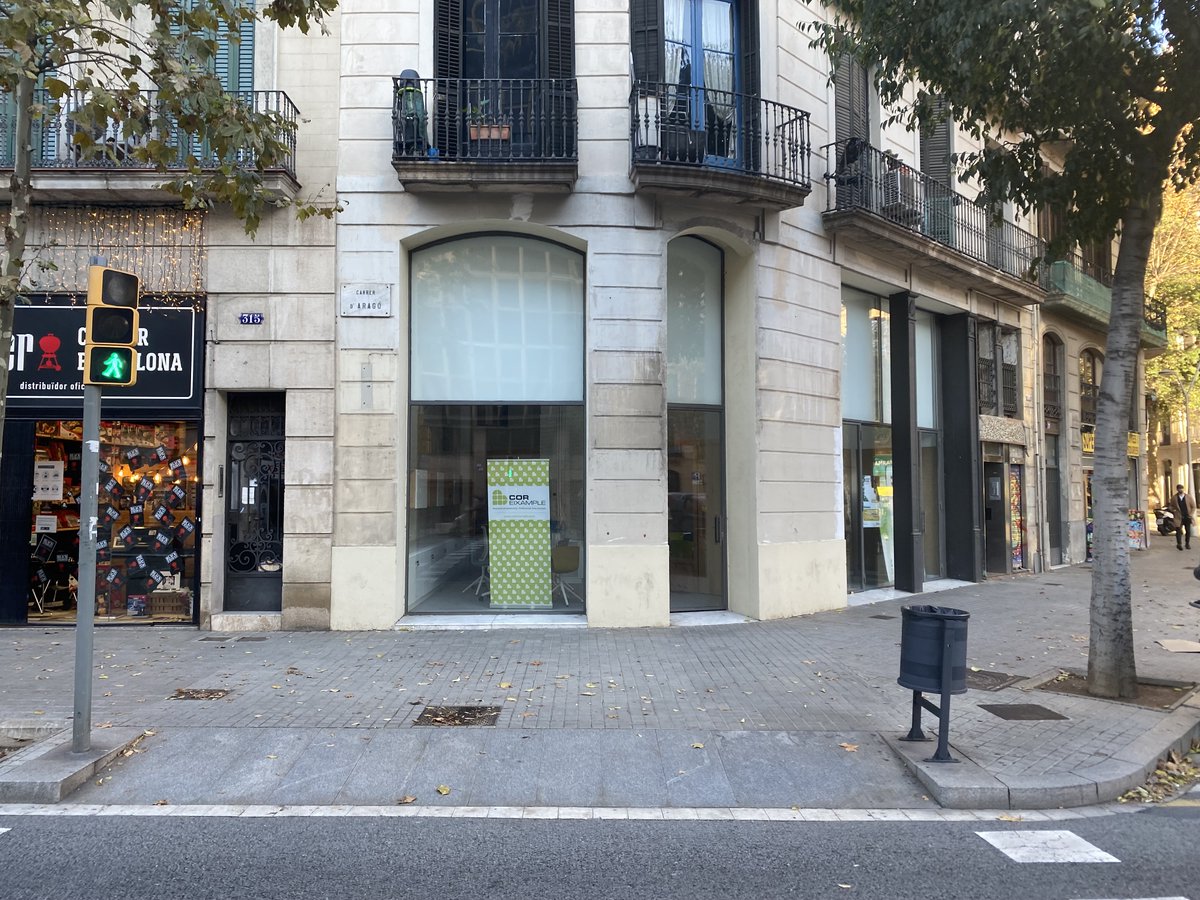CorEixample's tweet photo. 🙋Per tots els que ens pregunteu, ja queda menys per fer el trasllat a la nova oficina de #Coreixample! 💚
A nosaltres ens encanta l'espai i tenim moltes ganes que ens vingueu a visitar a Aragó 317! 🥰🥰
#fembarri https://t.co/jpZurl8G3V