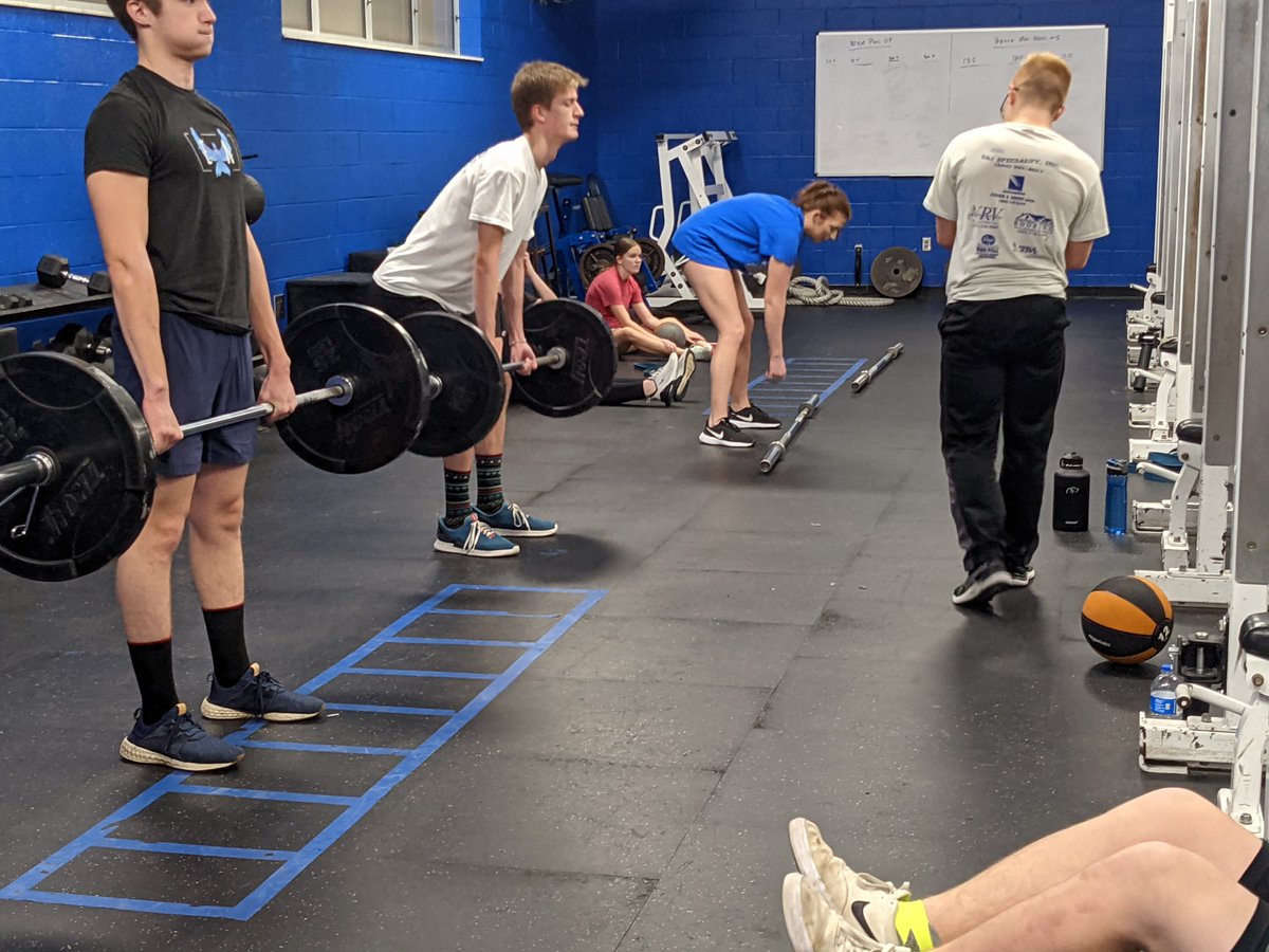 ENKnightsFB's tweet photo. Shout out to @ENSWIMDIVE .. big time dedicated group. Late night Meet on South Side of Fort Wayne last night, and waiting for me at the gate at 6:30 to get in weight room! https://t.co/4QhSMpSkk0
