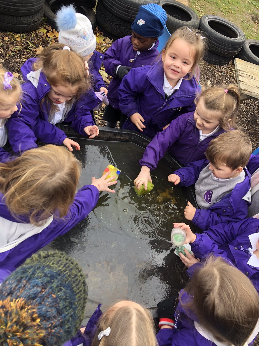LP_Wayfield's tweet image. We had the best time exploring hidden things in our blocks of ice!! #outdoorlearning #itsgettingcoldoutside @winteriscoming @AT_Wayfield @EYTagteam @ABCDoes @EarlyExcellence