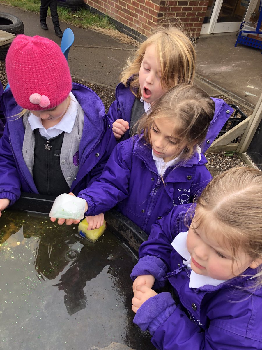 LP_Wayfield's tweet image. We had the best time exploring hidden things in our blocks of ice!! #outdoorlearning #itsgettingcoldoutside @winteriscoming @AT_Wayfield @EYTagteam @ABCDoes @EarlyExcellence