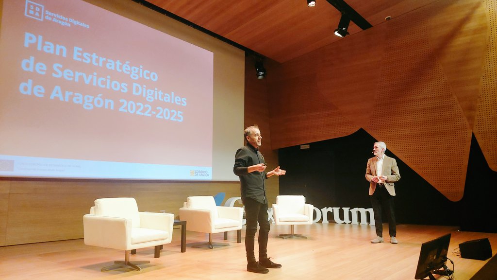 SDA_aragon's tweet photo. Presentación #PlanSDA:
➡️@JoseMSubero"Las personas quieren que diseñemos servicios ágiles, eficientes y que pongan sus necesidades en el centro de lo que hacemos. Para conseguirlo queremos reforzar las metodologías del diseño dentro de la Administración"
#laspersonashacenelcambio https://t.co/fcDsXe5fr5