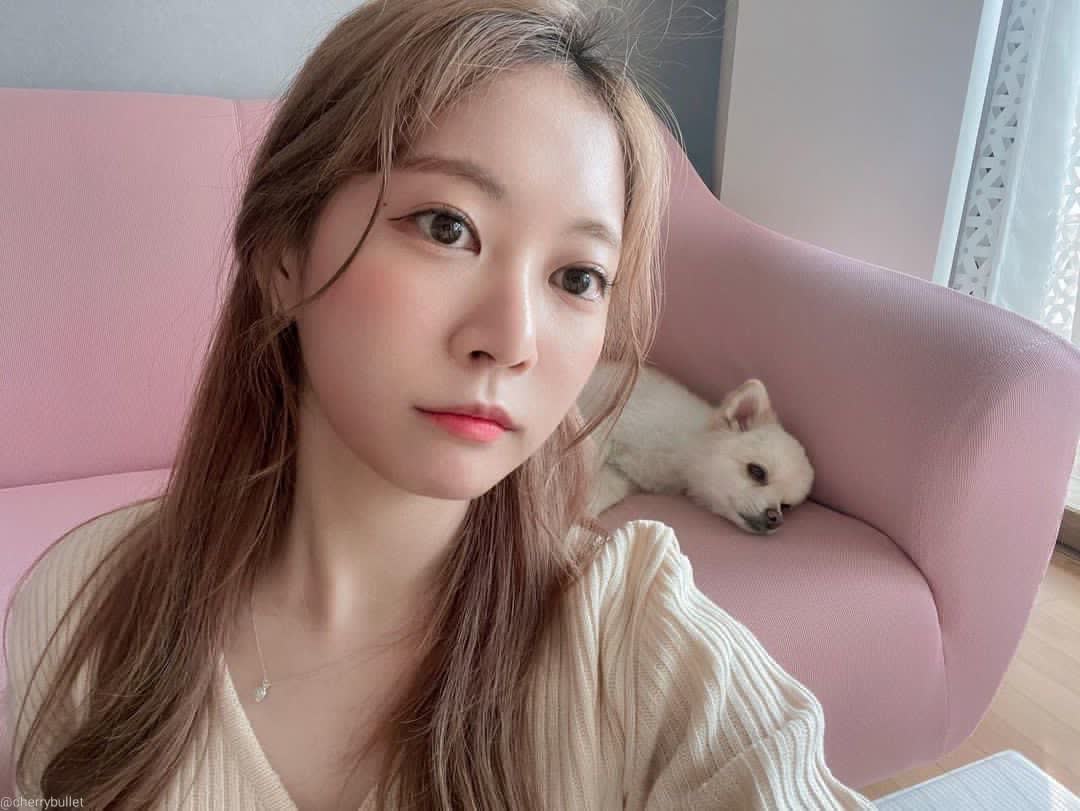 RioAnimas's tweet photo. KaMuKa Mo AsO nI BorA BeH🐕🐶 Uy KuNg Si BoRa NaLaNg YuNg AmO Y nOt I cAn Be A dOg I cAn BaRk Arf arf arf arf arf arf arf arf arf arf arf arf 🐶🐕//Charizzz HAHAHA /pa like Nung page Mga dzaii!! https://t.co/pLxPks2n2u tenkyuu very much!!
#CherryBullet 
#Bora
#BoraAndHerDog https://t.co/YAH2XZAqca