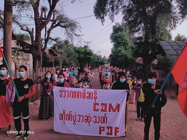 Khithitofficial's tweet photo. အကြမ်းဖက် ဖက်ဆစ် စစ်အာဏာရှင် ဆန့်ကျင်ရေး ညနေခင်းသပိတ်စစ်ကြောင်း ဆားလင်းကြီးတွင် ချီတက်
ရန်ကုန်၊ နိုဝင်ဘာ ၃၀
ဆားလင်းကြီးမြို့နယ် ကျေးရွာတစ်ရွာတွင် ကျေးရွာလူထုစုပေါင်း၍ အကြမ်းဖက် ဖက်ဆစ်စစ်အာဏာရှင်တော်လှန်ရေး ညနေခင်းသပိတ်စစ်ကြောင်း ချီတက်ခဲ့ကြသည်။ https://t.co/F6A2dFptUd