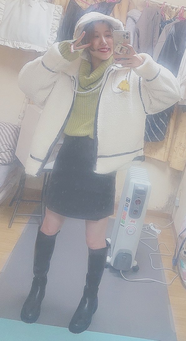 最近いんすたぐらまーみたいなこと頑張ってやってるんですけどなかなか難しいっすね、デロンギ先生に占領された映ない部屋です👗