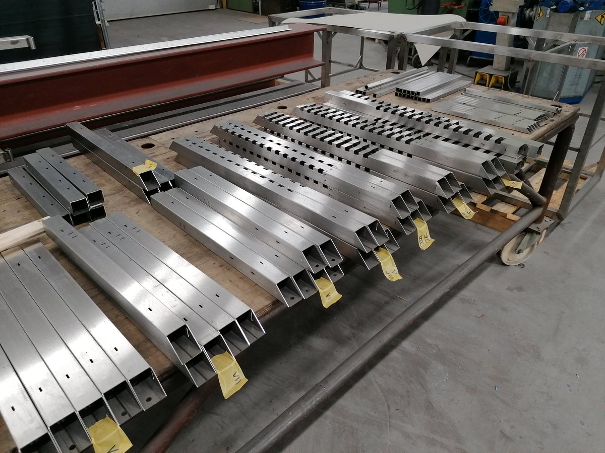 VeratioBV's tweet photo. Zoekt u een betrouwbare leverancier voor RVS frames?
Afdeling productie: https://t.co/BqVukB7TRg

#RVS #roestvaststaal #roestvrijstaal #aluminium
#Veratio #Gouda #specialist 
#lasersnijden #lassen #slijpen
#voedingsmiddelenindustrie #bouw #utiliteitsbouw #interieurbouw https://t.co/0mdPZLs8Bg