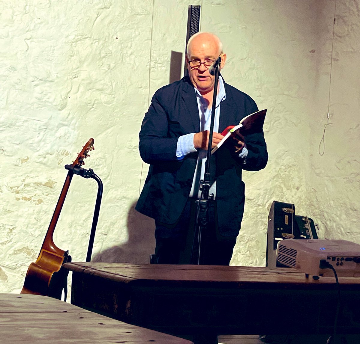 MrMP_Wright's tweet photo. Really proud of @peter_r_wright tonight as he spoke at his book launch. The Acknowledgment of County and stories he told about the role the arts play in giving young people a voice was amazing 🤩 #ProudSon #BIGhArt https://t.co/HlDAI6rBrZ