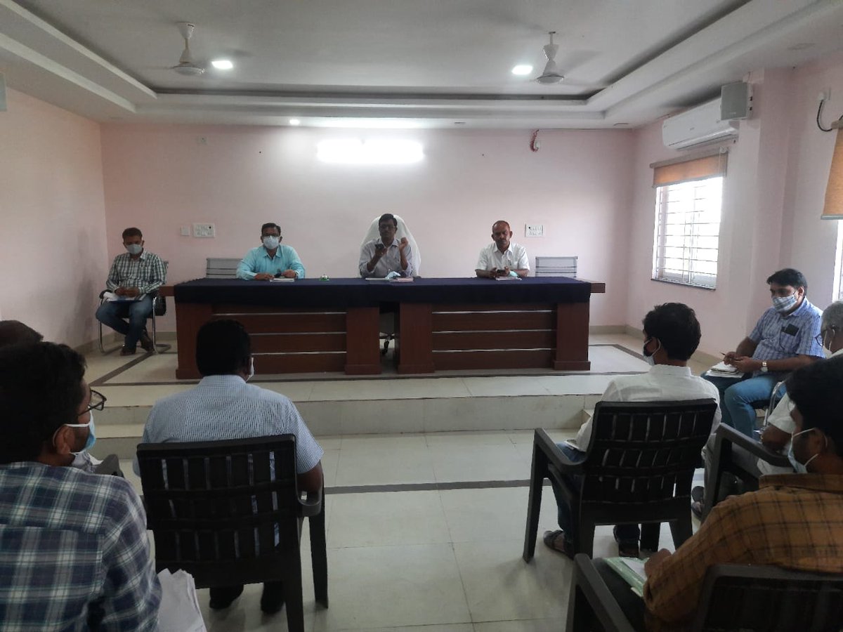 mb_telangana's tweet photo. #Missionbhagiratha Teams   Conducting meetings &amp; inspections
1.Sri V.Srinivasa Rao CE Sir held preparatory meeting for phase II , 100 days program @ #lmdcolony  KR&amp;MHH segment. 
2.Sri L.Ramchand SE #Warangal (u)  @ #Medaram works in #Thadavai (M) @SmitaSabharwal @DayakarRao2019. https://t.co/7Cx6gzsR58