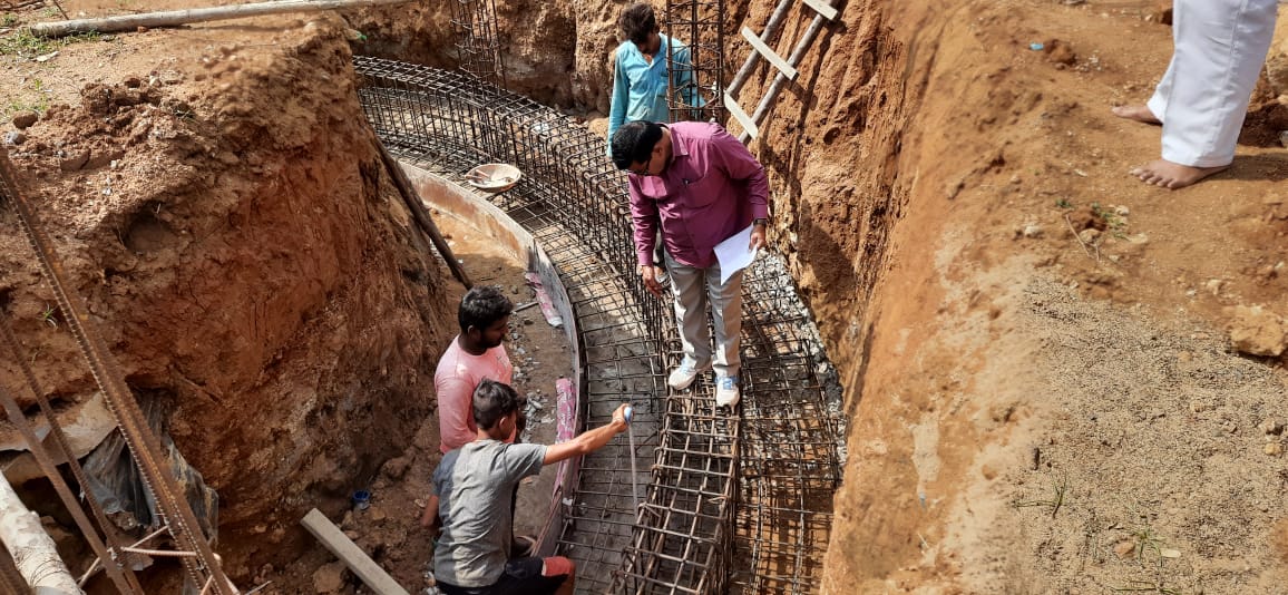 mb_telangana's tweet photo. #Missionbhagiratha Teams   Conducting meetings &amp; inspections
1.Sri V.Srinivasa Rao CE Sir held preparatory meeting for phase II , 100 days program @ #lmdcolony  KR&amp;MHH segment. 
2.Sri L.Ramchand SE #Warangal (u)  @ #Medaram works in #Thadavai (M) @SmitaSabharwal @DayakarRao2019. https://t.co/7Cx6gzsR58
