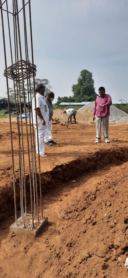 mb_telangana's tweet photo. #Missionbhagiratha Teams   Conducting meetings &amp; inspections
1.Sri V.Srinivasa Rao CE Sir held preparatory meeting for phase II , 100 days program @ #lmdcolony  KR&amp;MHH segment. 
2.Sri L.Ramchand SE #Warangal (u)  @ #Medaram works in #Thadavai (M) @SmitaSabharwal @DayakarRao2019. https://t.co/7Cx6gzsR58