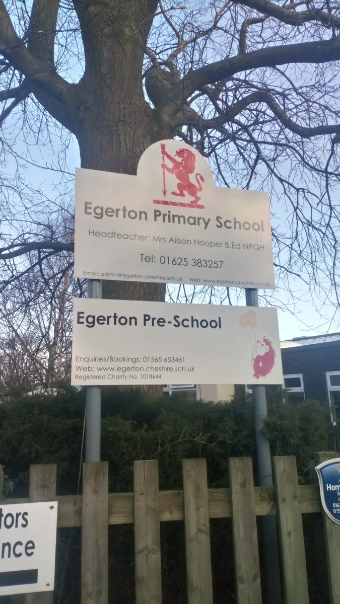 PoliceKnutsford's tweet photo. Earlier today PCSO Vashistha conducted school parking patrol outside Egerton primary school. Pleased to say all the vehicles were parked correctly. Please park with care and prioritise safety #23511 #Roadsafety #ThinkChild https://t.co/aN8Mli4JSf