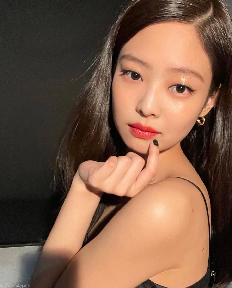 RioAnimas's tweet photo. Normalize maulol Sayo Jennie Kim 🤍😭
#JennieKim
#JENNIE 
#JennieInstaGramUpdate https://t.co/9nmnjoPAhZ