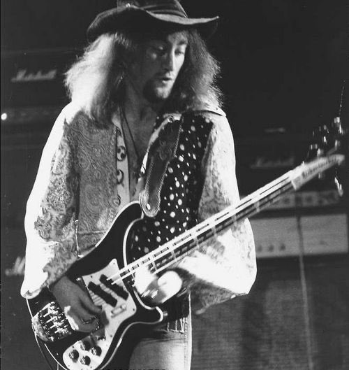 Happy 76th birthday to the great Roger Glover, who was born on this day in 1945. 