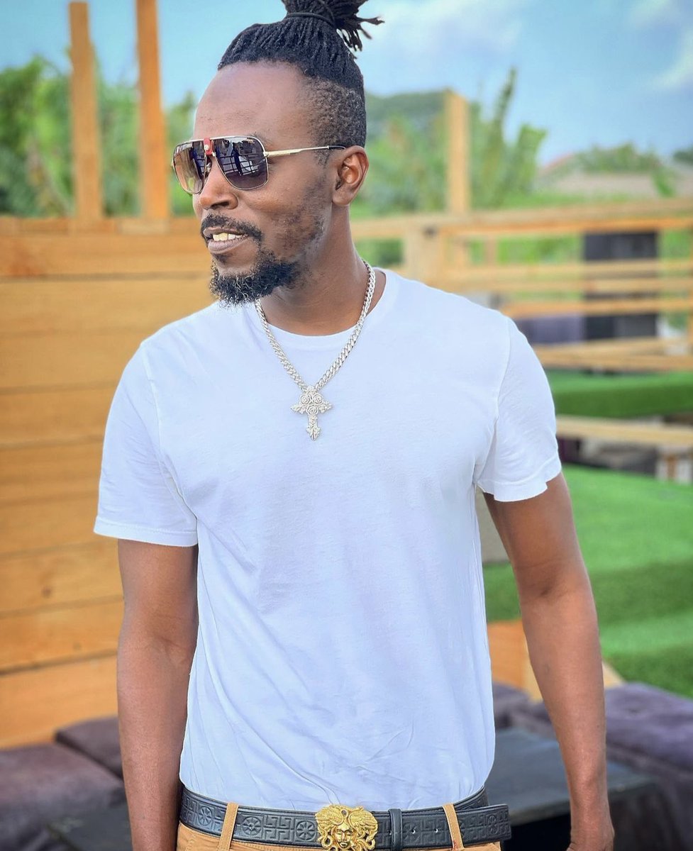 nanayaw18studio's tweet photo. What’s your favorite @kwawkese song? Tell us https://t.co/bu3PohGPIq