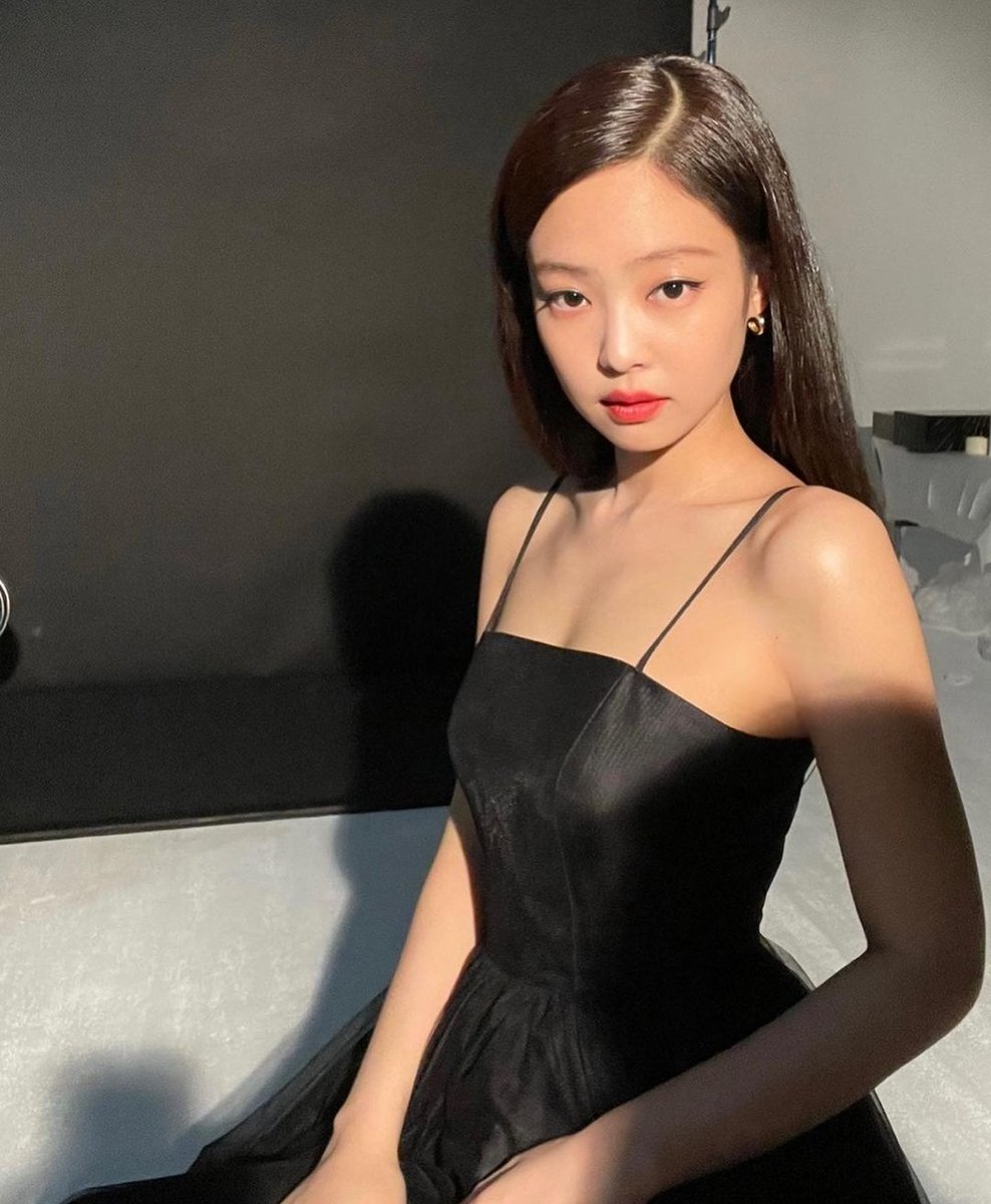 jnkgod's tweet photo. god shes STUNNING😍 https://t.co/uzdiTwE0v4