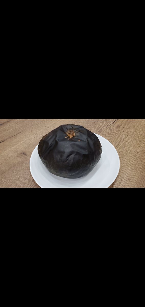 ka2curry's tweet photo. 丸ごと焼きカボチャ
ビストロとかヘルシオとかのスチームオーブンレンジの「焼き芋」メニューで作れます。
皮は焦げてるけど、実は焦げてない。

#マツコの知らない世界 https://t.co/MwdnfMmqwo