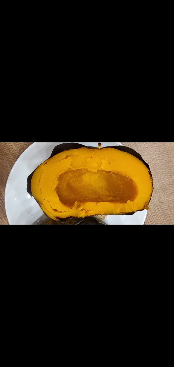 ka2curry's tweet photo. 丸ごと焼きカボチャ
ビストロとかヘルシオとかのスチームオーブンレンジの「焼き芋」メニューで作れます。
皮は焦げてるけど、実は焦げてない。

#マツコの知らない世界 https://t.co/MwdnfMmqwo