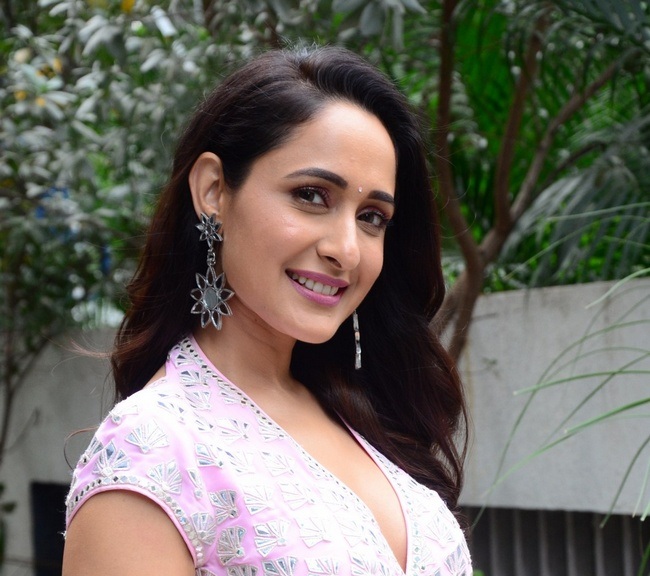 Movietonite_Ind's tweet photo. Beautiful Clicks of Actress @ItsMePragya
#PragyaJaiswal #Akhanda #AkhandaPrereleaseEvent #movies https://t.co/QM8KFg9dkB